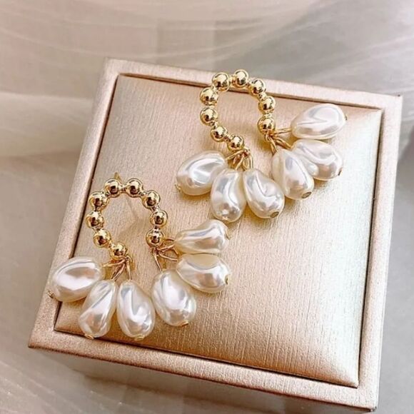 Freshwater Pearl Cluster Earrings - Picture 5 of 5